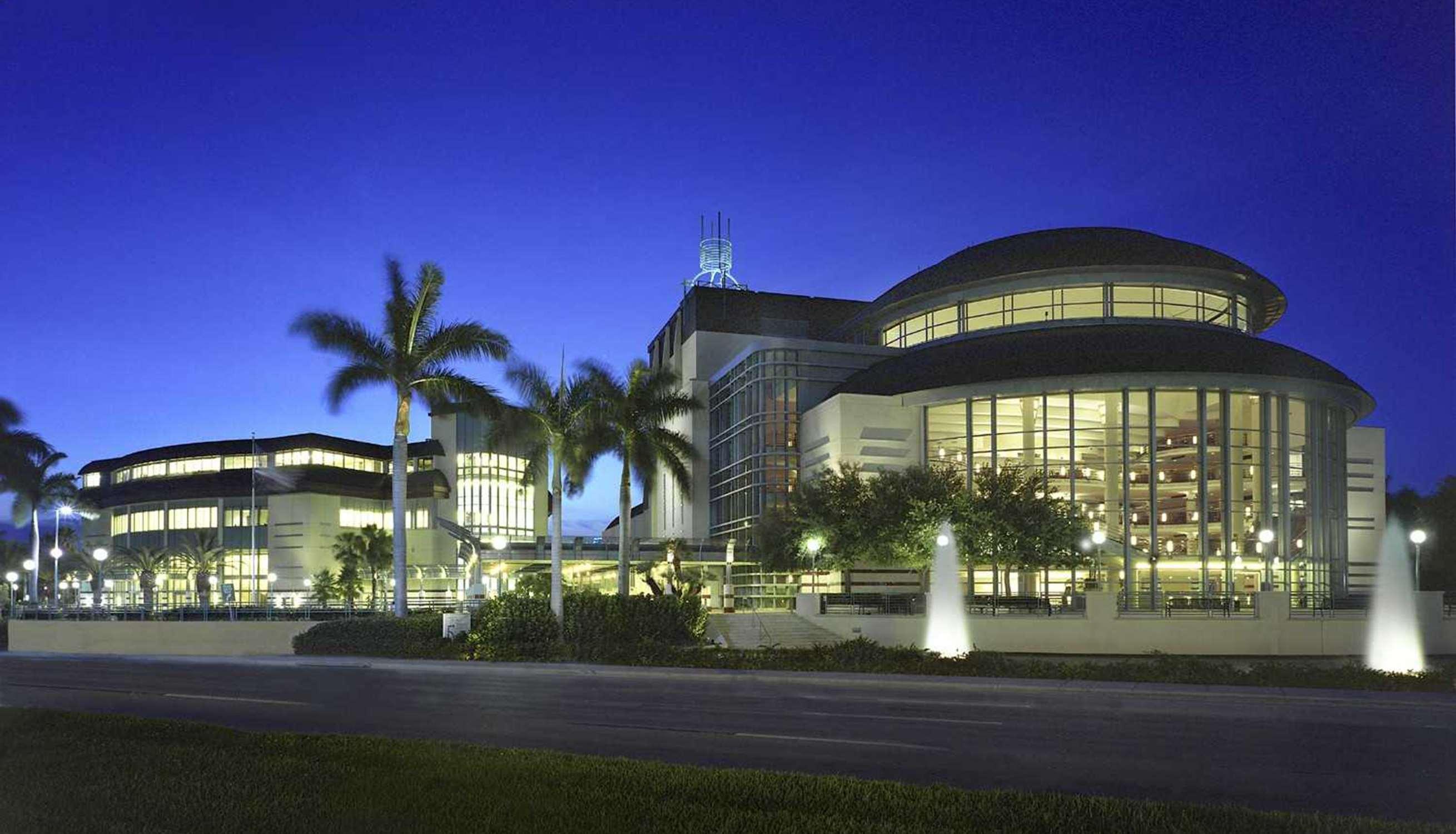 Hilton Garden Inn Boca Raton Bagian luar foto
