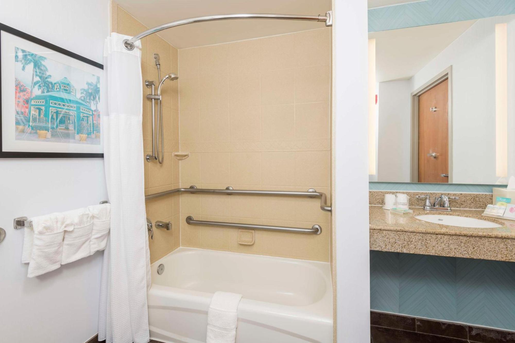 Hilton Garden Inn Boca Raton Bagian luar foto